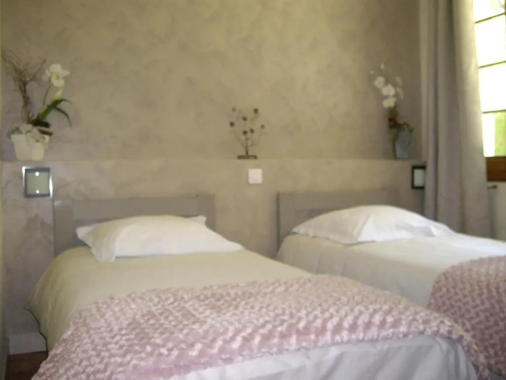 Chambres d'Hôtes Les Pierres Taillées Thénésol Couette-café